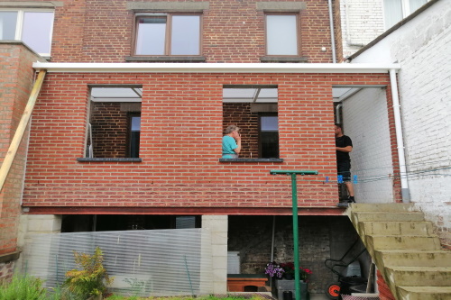 Annexe avec toiture en polycarbonate